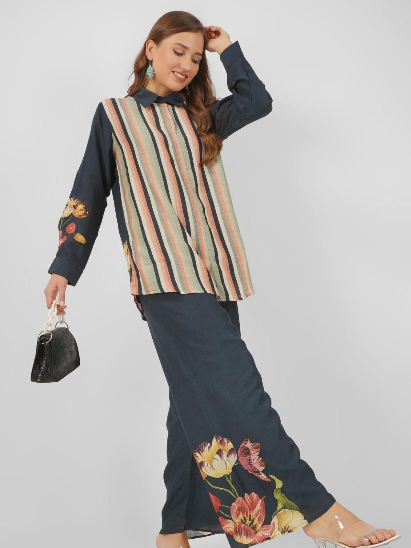 Linen Indo Western with Printed Embroidery 4