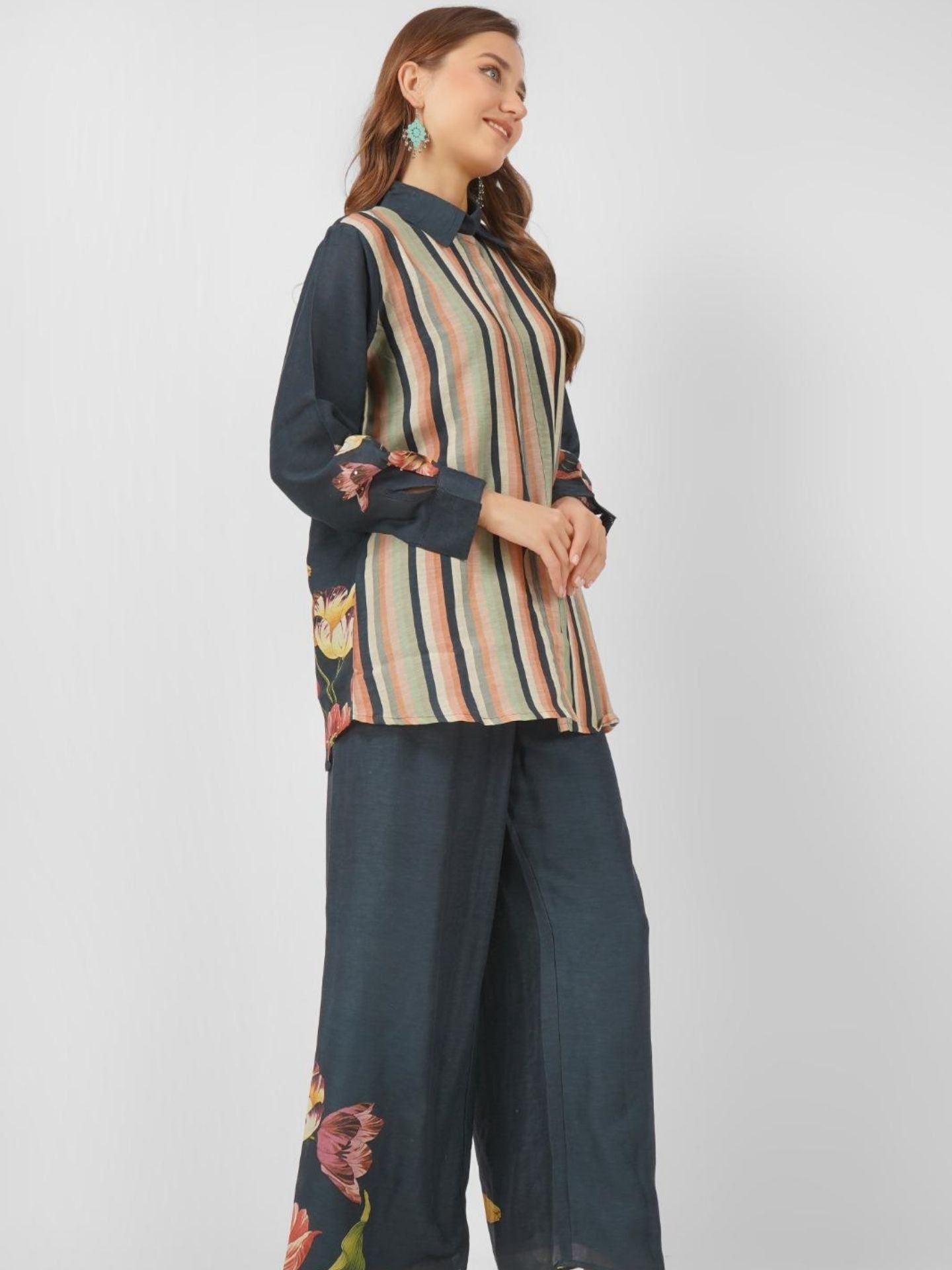 Linen Indo Western with Printed Embroidery 8