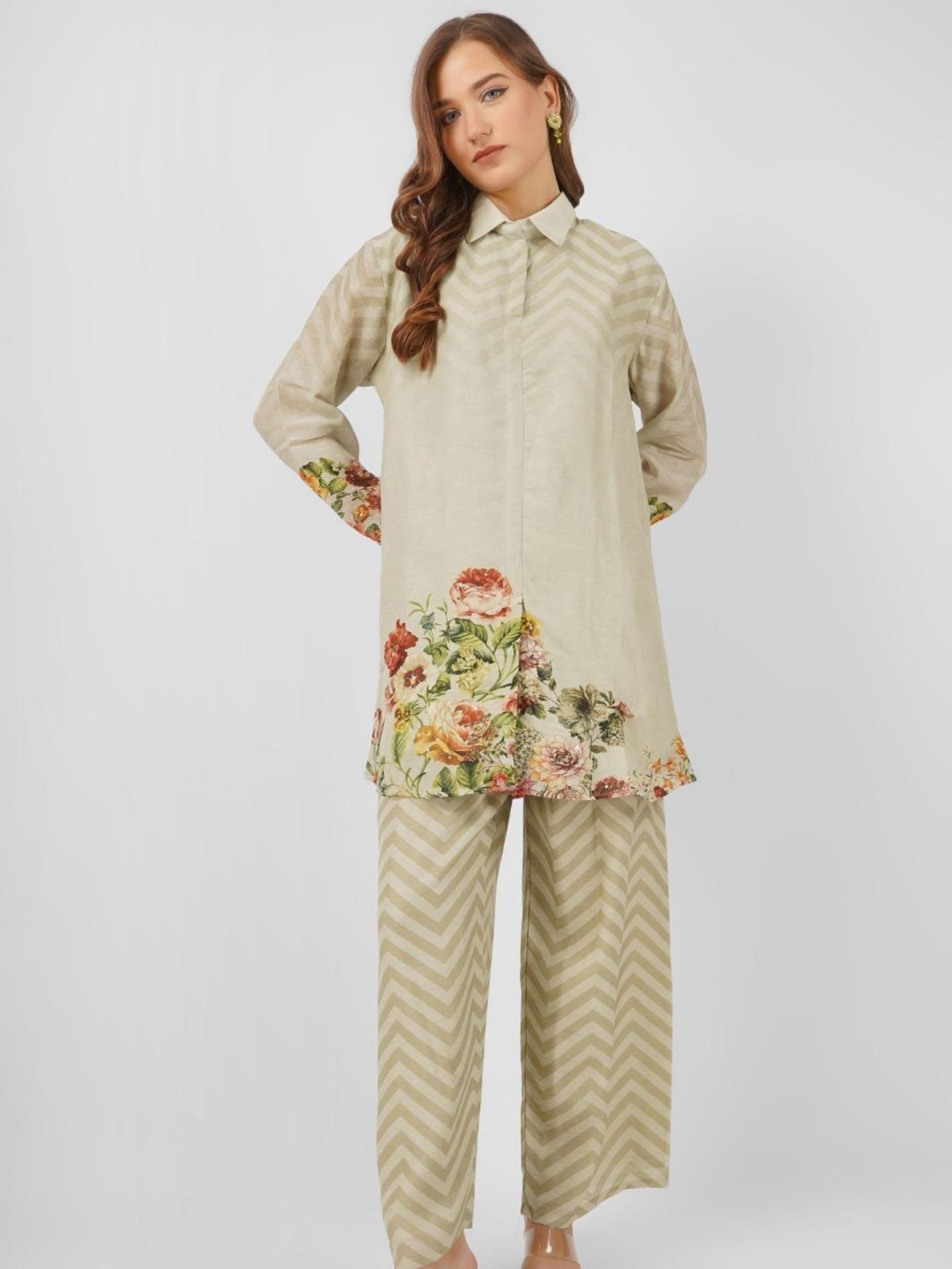 Linen Indo Western with Sequins and Printed Embroidery 2