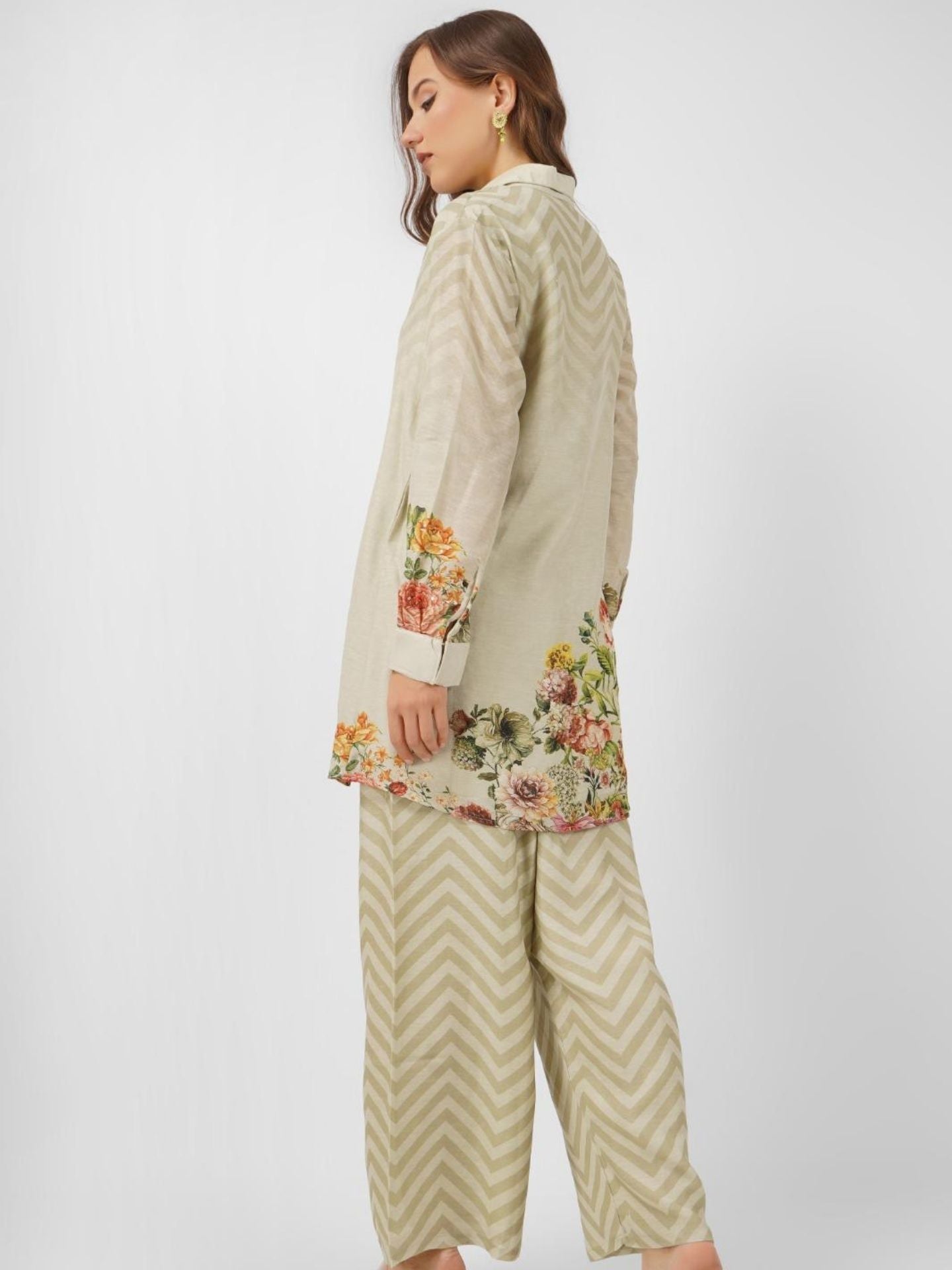 Linen Indo Western with Sequins and Printed Embroidery 3