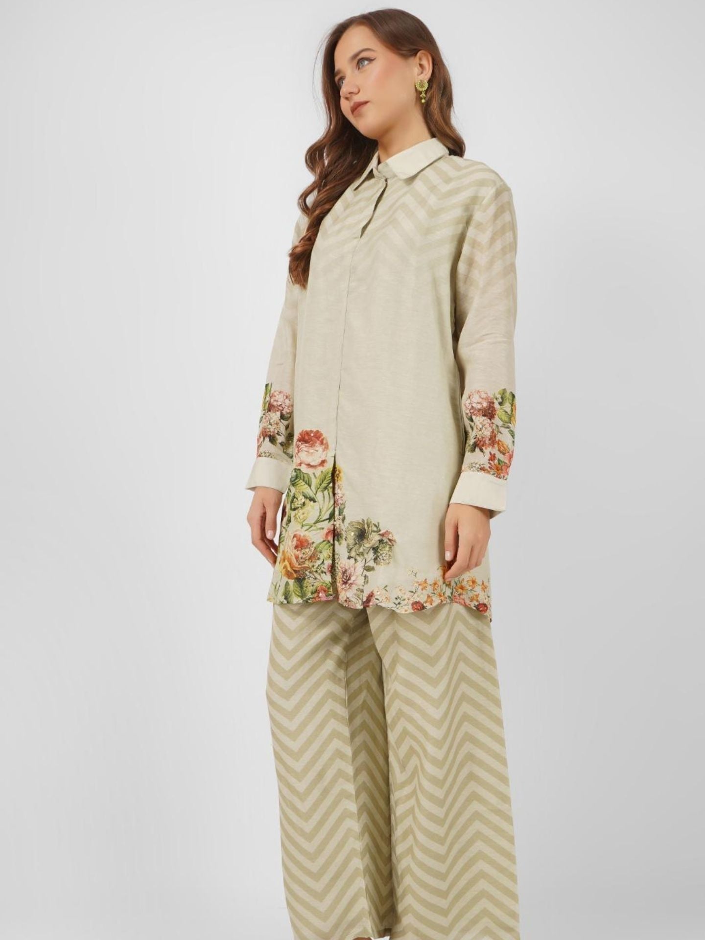 Linen Indo Western with Sequins and Printed Embroidery 6