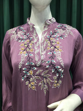 Load image into Gallery viewer, Mauve Chinon Co ard Set With Resham, Pulse with sequins
