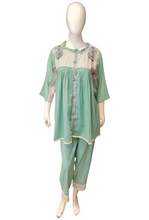 Load image into Gallery viewer, Mulmul Cotton Co-ord Set With Thread Work

